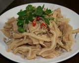 Hình bước làm 2 của món Nem tai heo cuốn lá sung