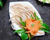 Hình bước làm 1 của món Nem tai heo cuốn lá sung