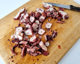 Foto del paso 5 de la receta: Guiso de garbanzos con rejos y tomate 🍲🍅🐙