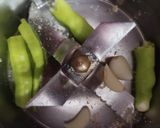 कैरीची आंबट गोड चटणी (kairiche ambat god chutney recipe in marathi) रेसिपी स्टेप 3 फोटो 
