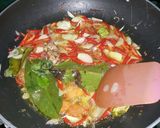 Foto langkah ke 3 dari resep Tumis Cumi Asin Ekstra Pedas.