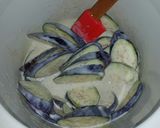 Foto langkah ke 2 dari resep Terong Goreng Tepung Instan.