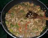 Foto langkah ke 7 dari resep Sapi Lada Hitam Paprika Matang.