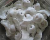 Hình bước làm 4 của món Bánh bột lọc nhân tôm thịt
