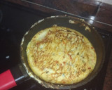 Foto del paso 3 de la receta: Bocadillo de tortilla de papas cocidas, bacalao y pimiento