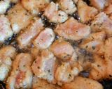 Foto del paso 3 de la receta: Delicias de pollo con rebozado crujiente , patatas y cherry.