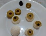 Foto del paso 2 de la receta: Ojos sangrantes (tostada de tomate y queso crema)
