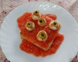 Foto del paso 4 de la receta: Ojos sangrantes (tostada de tomate y queso crema)