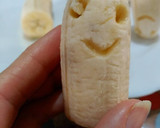 Foto del paso 2 de la receta: Fantasmas y calabazas (plátanos y mandarinas) Halloween