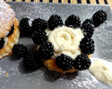 Foto del paso 6 de la receta: Pastelitos de moras con mousse de chocolate blanco y vainilla.