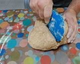 Foto del paso 3 de la receta: Pan casero en horno de leña, con harina ya preparada, súper fácil