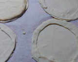 Foto del paso 1 de la receta: Tartaleta de crema de yema y vainilla ,con azucar quemada y fruta confitada.