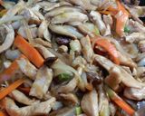Foto del paso 2 de la receta: Filetes de pollo con verdura salteada en salsa de ostras