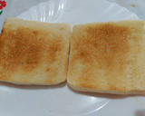 Foto del paso 3 de la receta: Ojos sangrantes (tostada de tomate y queso crema)