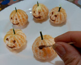 Foto del paso 1 de la receta: Fantasmas y calabazas (plátanos y mandarinas) Halloween