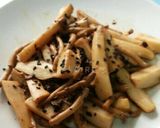 A picture of step 3 of Stir-Fried Mushrooms with Japanese Soy Sauce.