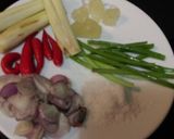 Hình bước làm 2 của món Cá nục um cà kiểu Miền Trung