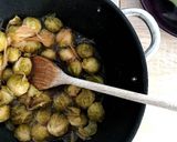 Foto del passaggio 5 della ricetta Cavoletti brasati alla birra (con punta agrodolce)