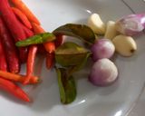Foto langkah ke 2 dari resep Rujak Ceker Daun Jeruk.