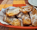Foto del passaggio 2 della ricetta Chiacchiere di carnevale servite con ricotta