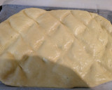 Foto del paso 1 de la receta: Coca de brioche con crema y piñones