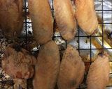 A picture of step 6 of Oven baked crispy chicken wings.