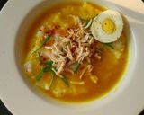Foto langkah ke 4 dari resep Bubur Ayam Kuah Kuning gurih legit.