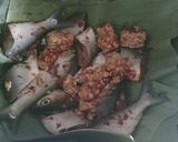 Foto langkah ke 1 dari resep Ikan Bandeng Tempe Penyet Bumbu Pepes (EMPLENG).