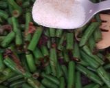A picture of step 4 of Green Beans in Oyster sauce.