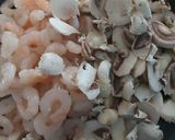 Foto del paso 1 de la receta: Arroz con champiñones y camarones