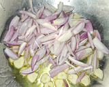 Foto del paso 2 de la receta: Espaguetis con champiñones, ajos, cayena y alcaparras