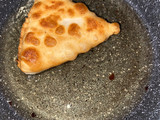 پیراشکی مرغ و سیب زمینی