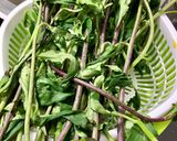 Hình bước làm 1 của món Rau Lủi Rừng Xào Tỏi