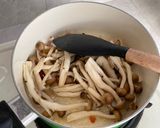 Foto langkah ke 2 dari resep Tumis Jamur Shimeji.