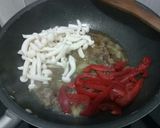 Foto langkah ke 4 dari resep White Shimeji Mushroom with Beef and Paprika.