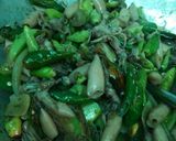 Foto langkah ke 3 dari resep Baby cumi asin cabe ijo.