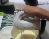 Foto langkah ke 2 dari resep Rainbow Roll Cake.