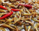 Hình bước làm 2 của món Khô Cá Cơm Kho Tiêu