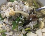 รูปขั้นตอนการทำที่ 7 ของ ข้าวต้มทรงเครื่อง (หมูสับ เต้าหู้ เห็ดหอม กุ้งแห้ง)