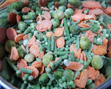 Foto del paso 3 de la receta: Menestra de verduras con Caldo de pollo casero!!🍗🥔🥕