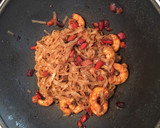Foto del paso 4 de la receta: Noodles con langostinos al estilo asiático