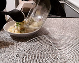 Foto del paso 10 de la receta: Patatas a lo Pobre con Champiñones (en el microondas)