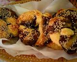 Hình bước làm 5 của món Bánh mỳ nhân đậu đỏ hình hoa (Red Bean Flower Buns)
