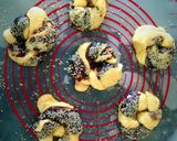 Hình bước làm 4 của món Bánh mỳ nhân đậu đỏ hình hoa (Red Bean Flower Buns)
