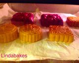 Hình bước làm 7 của món Red velvet moon cakes ( Bánh nướng nhân chocolate - Rum - nho)