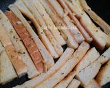 Foto langkah ke 2 dari resep Garlic Breadsticks (dari sisa kulit roti tawar).