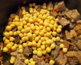 Foto del paso 4 de la receta: Carne de res con garbanzo en su jugo🌺