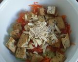 Foto del paso 4 de la receta: Ensalada de tofu con verduras y semillas