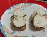 Foto del paso 5 de la receta: Tosta de espelta integral con cebolla confitada, calabacín y rulo de cabra