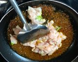 รูปขั้นตอนการทำที่ 2 ของ กุ้งไก่ผัดเผ็ดขิง